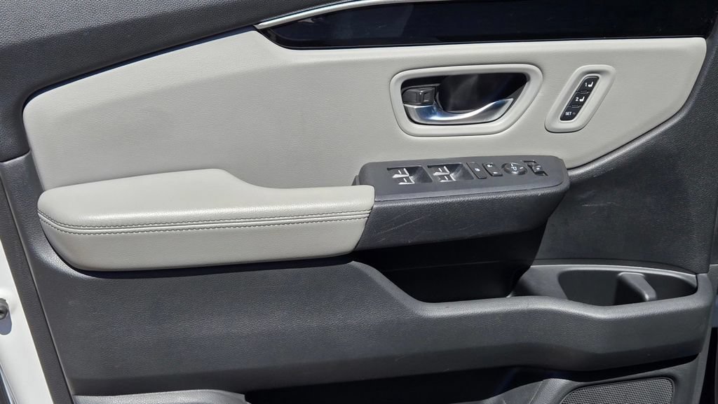 Used 2023 Honda Pilot EX-L image 15