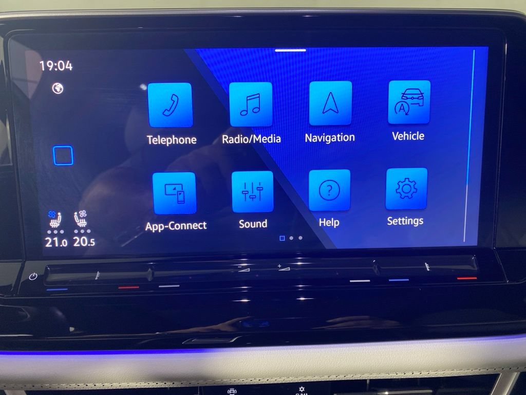 Used 2024 Volkswagen Atlas Cross Sport SEL Premium R-Line AWD/4WD image 19