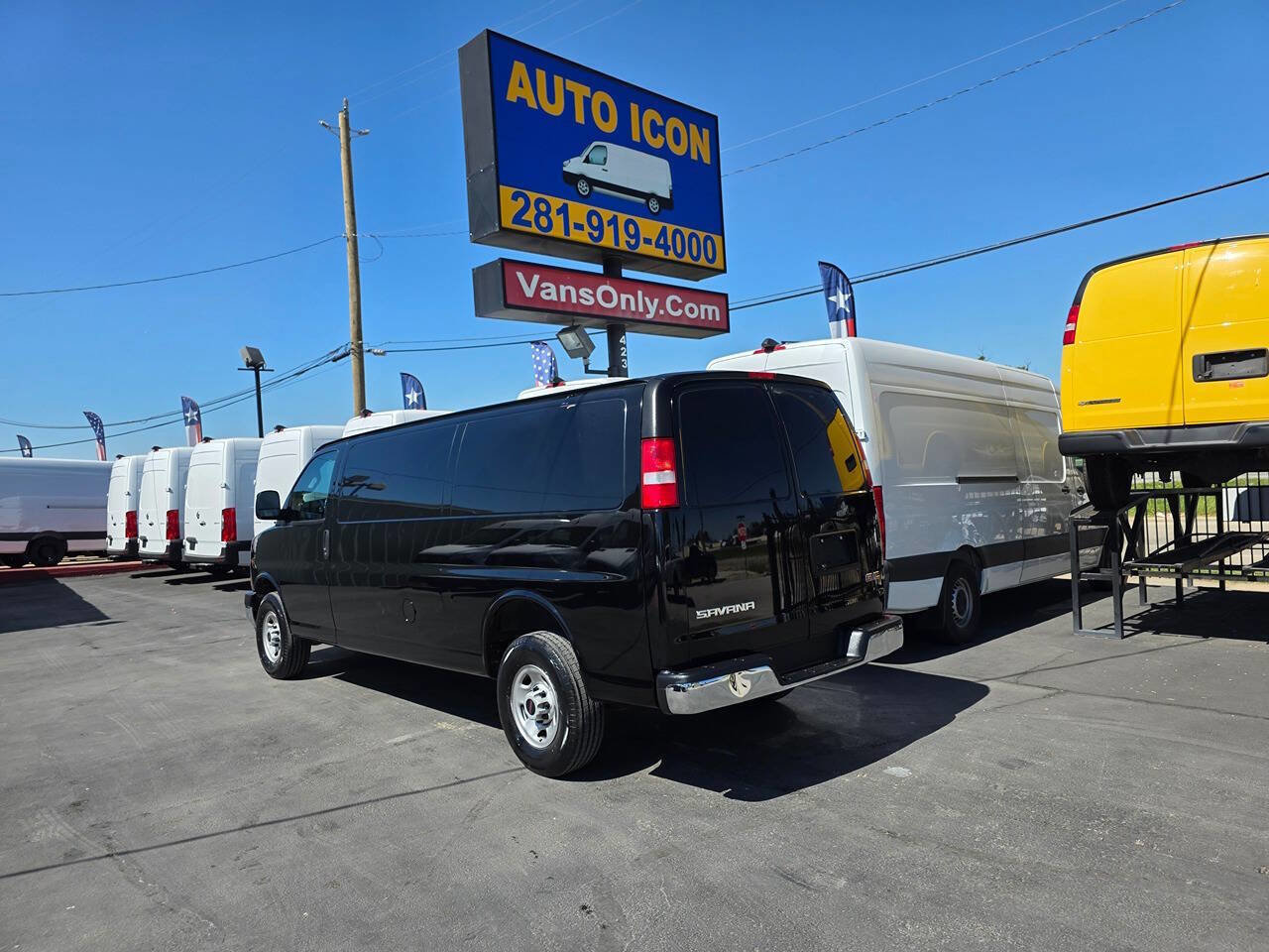 Used 2023 GMC Savana 3500 Extended w/ Driver Convenience Package image 29