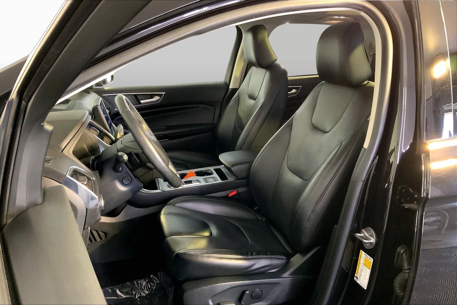 Used 2022 Ford Edge Titanium w/ Equipment Group 301A AWD/4WD image 9
