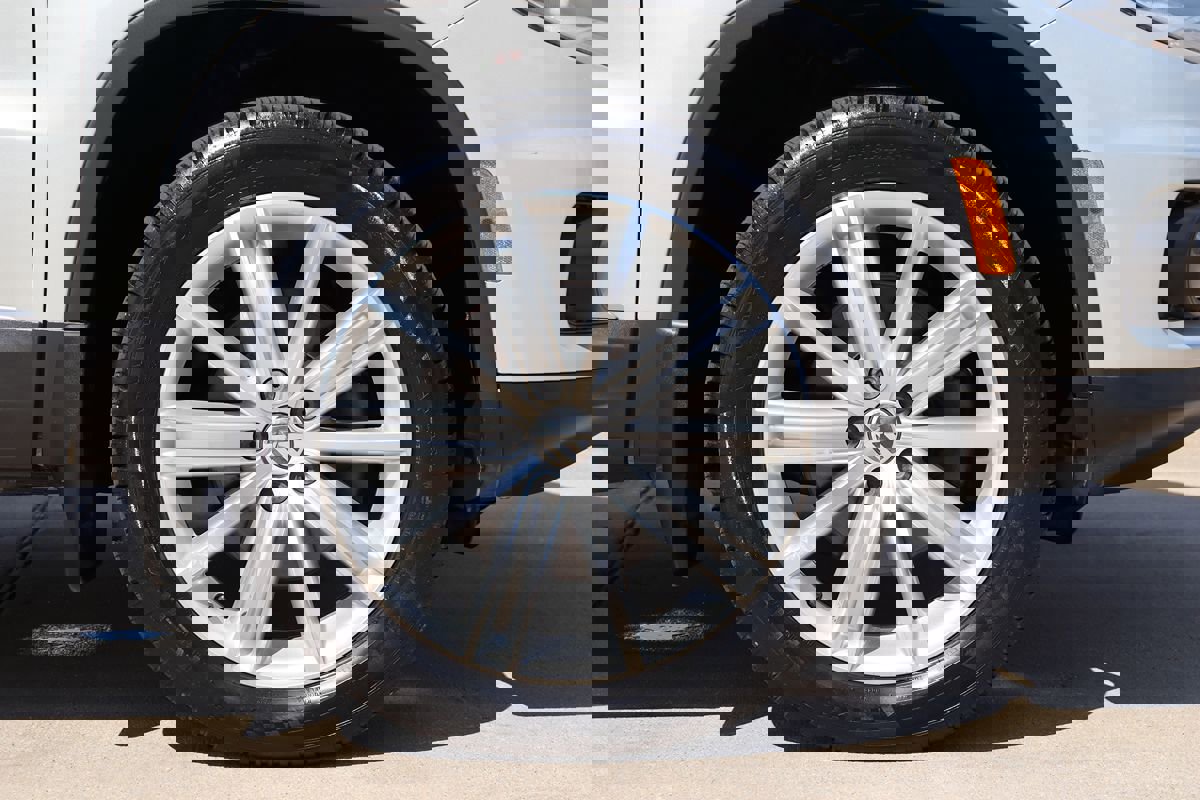 Used 2013 Volkswagen Tiguan SE image 37