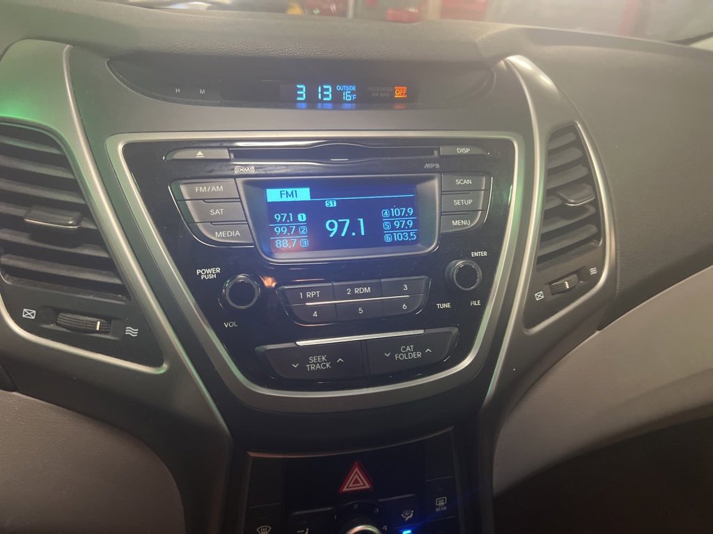 Used 2015 Hyundai Elantra SE image 3