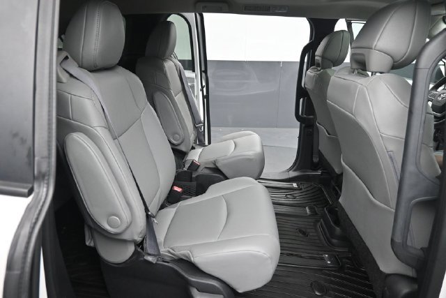 Used 2025 Toyota Sienna XLE w/ XLE Plus Package AWD/4WD image 24