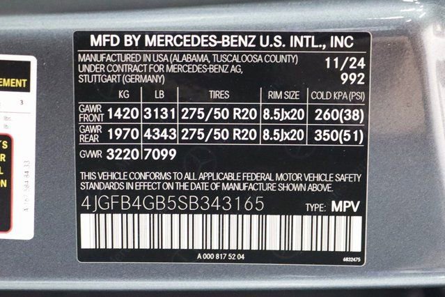 Used 2025 Mercedes-Benz GLE 450e 4MATIC w/ Driver Assistance Package image 32