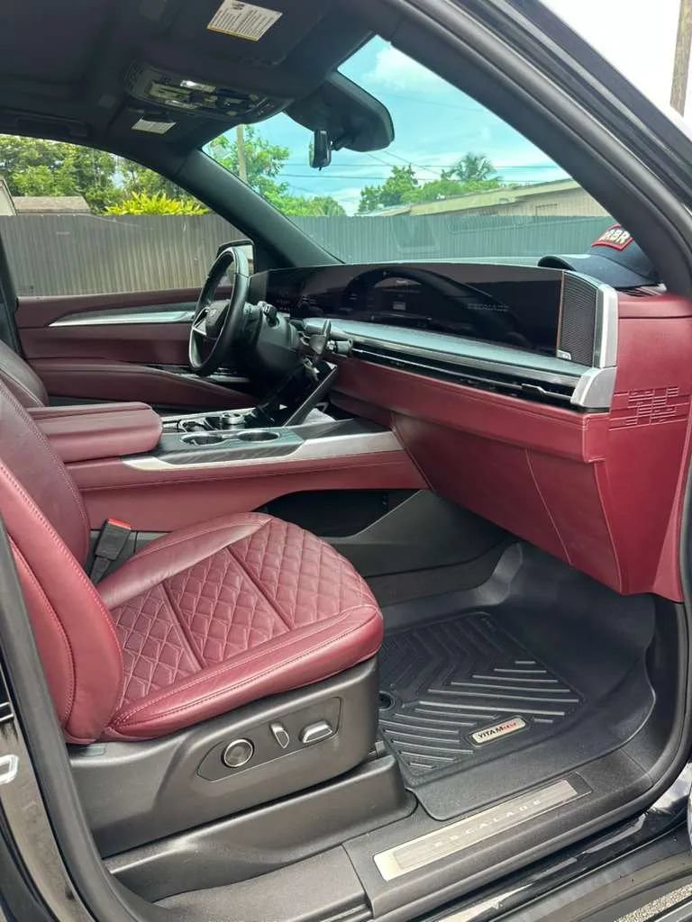 Used 2026 Cadillac Escalade Luxury RWD image 12