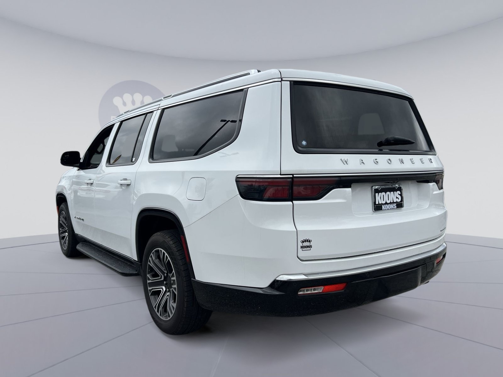 Used 2024 Jeep Wagoneer L Series II w/ Flexible Seating Group AWD/4WD image 4