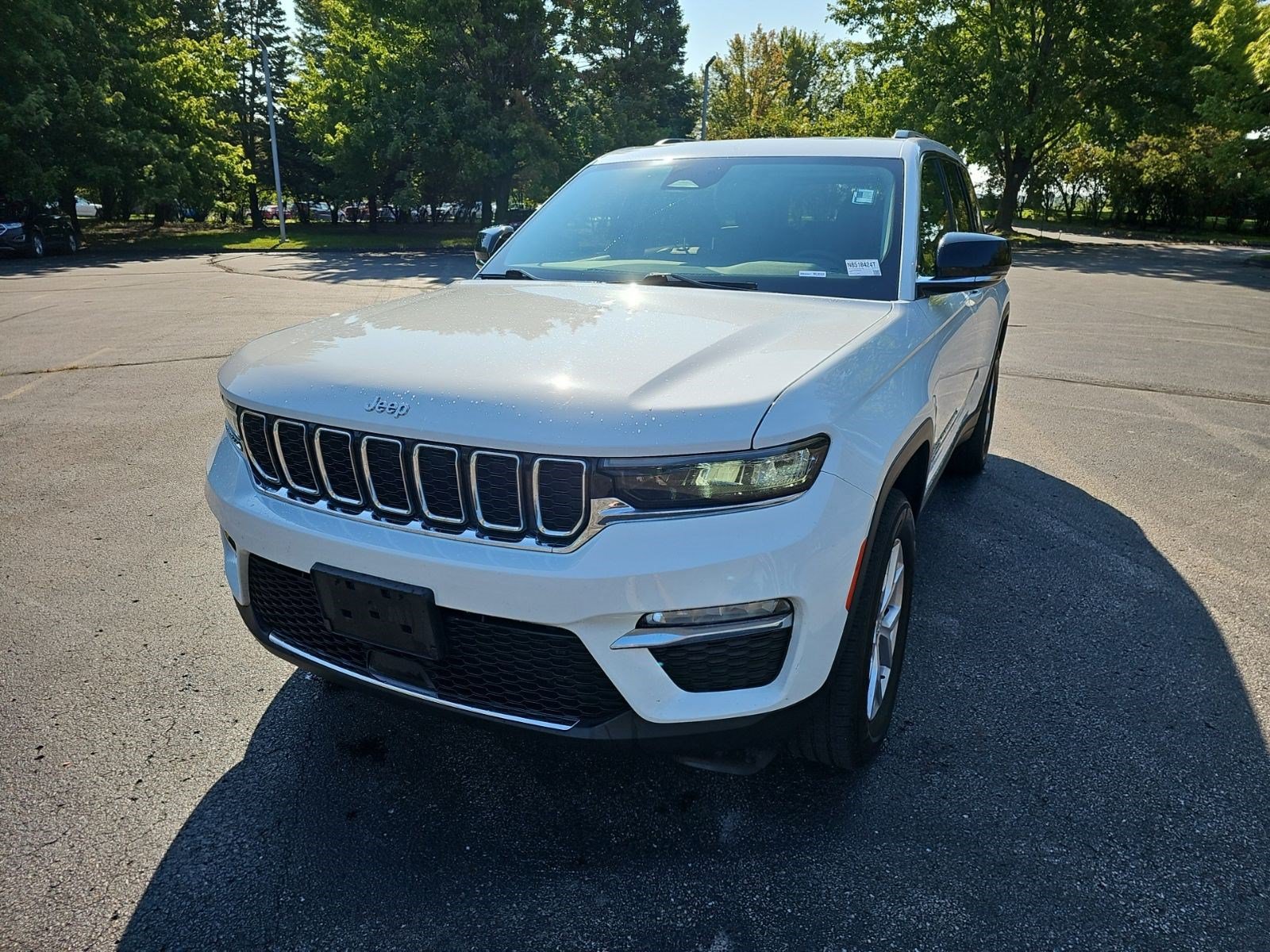 Used 2022 Jeep Grand Cherokee Limited AWD/4WD image 2