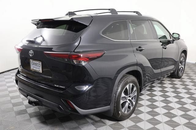 Used 2024 Toyota Highlander XLE AWD/4WD image 8