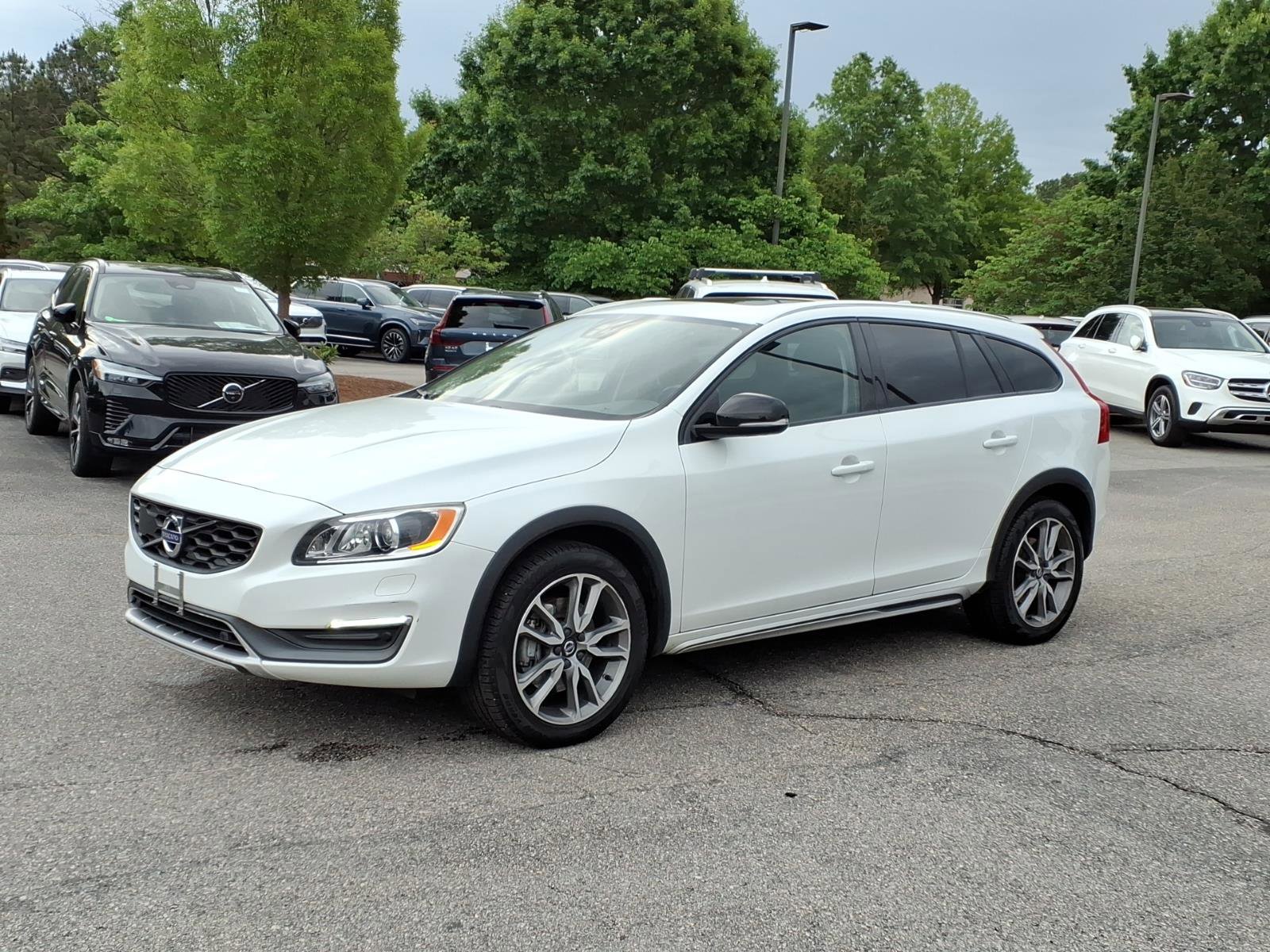 Used 2016 Volvo V60 T5 Cross Country Platinum AWD/4WD image 9