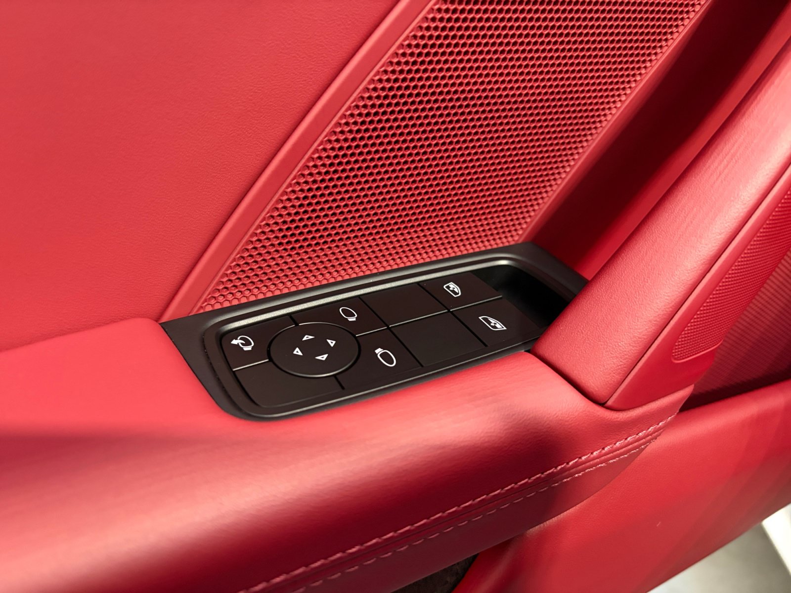 Certified 2025 Porsche 911 Carrera GTS RWD image 21