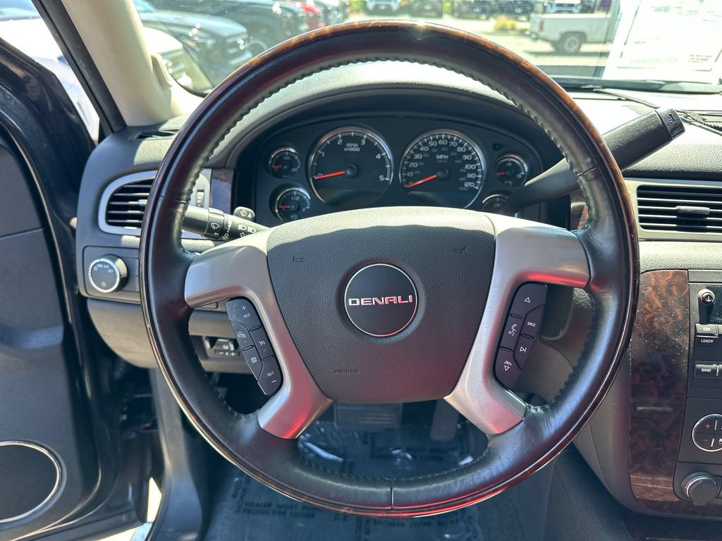 Used 2014 GMC Sierra 2500 Denali w/ Suspension Package, Off-Road AWD/4WD image 18