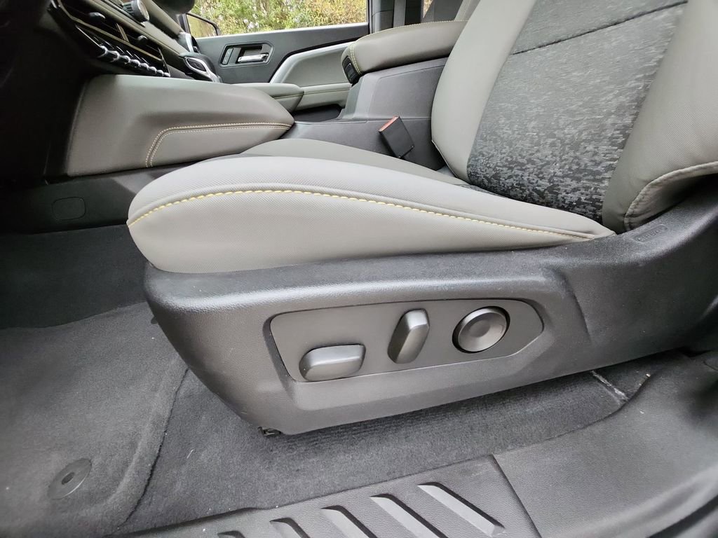 Used 2024 Chevrolet Colorado ZR2 w/ Technology Package image 38