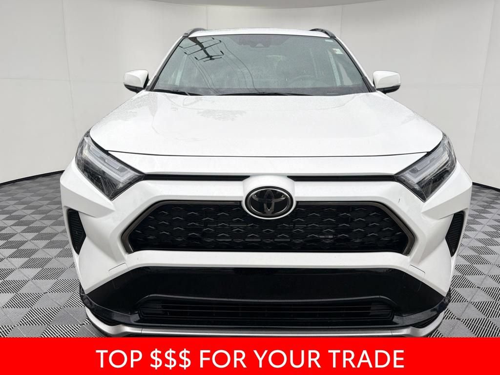 Used 2025 Toyota RAV4 SE AWD/4WD image 2