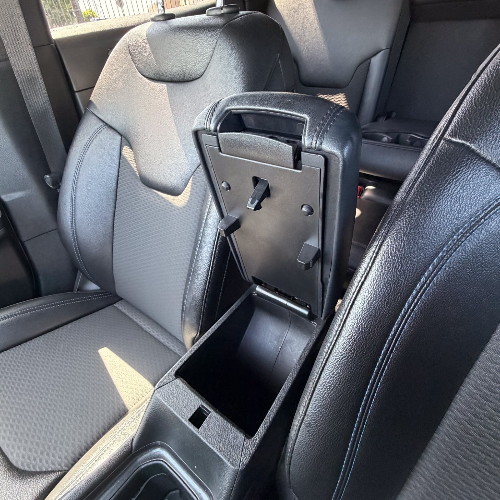 Used 2024 Jeep Compass Latitude AWD/4WD image 30