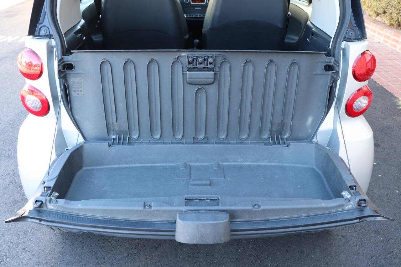 Used 2013 smart fortwo pure RWD image 31