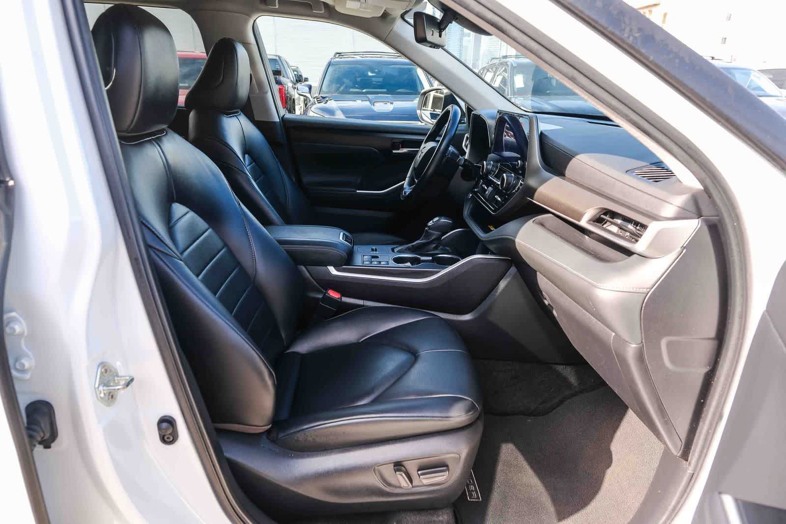 Used 2023 Toyota Highlander XLE FWD image 18