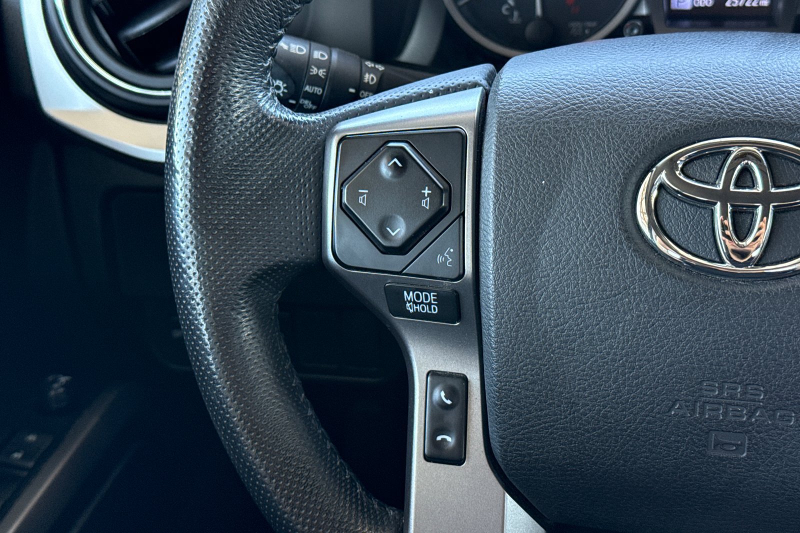Used 2023 Toyota Tacoma SR5 RWD image 32