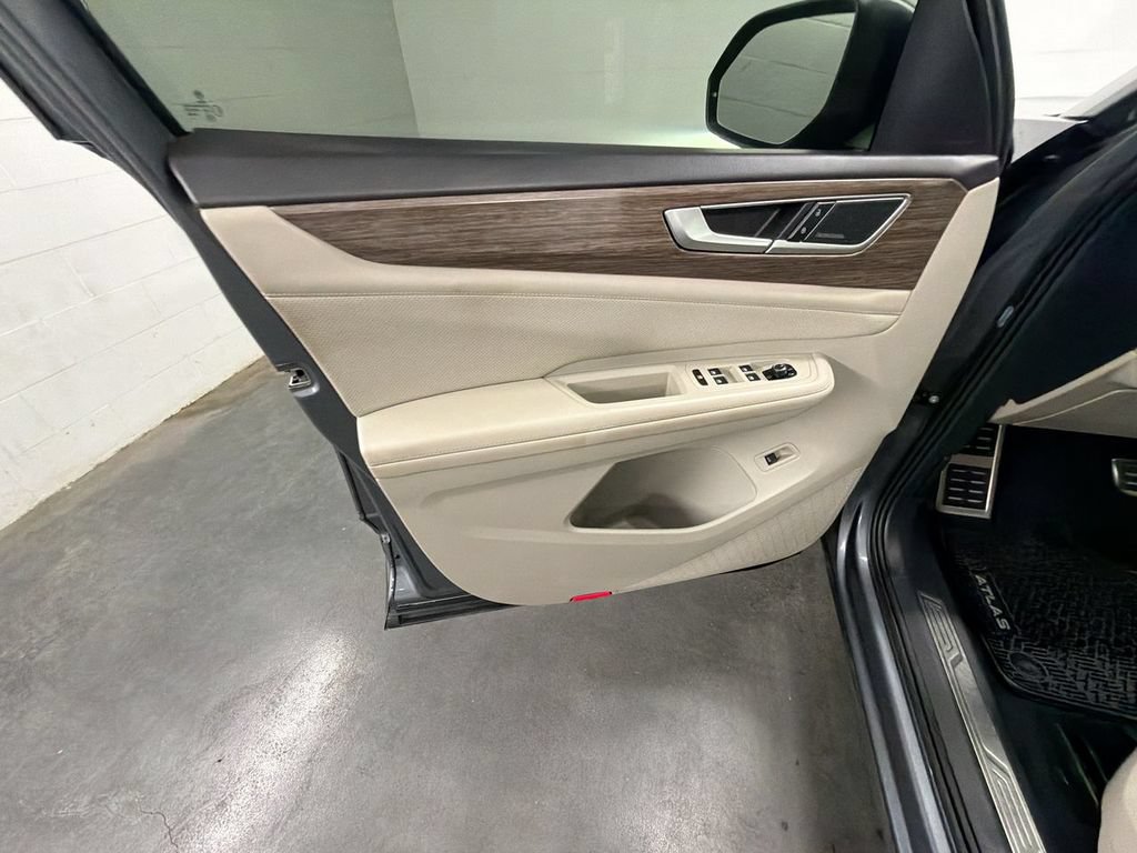 Used 2024 Volkswagen Atlas SEL Premium R-Line AWD/4WD image 23