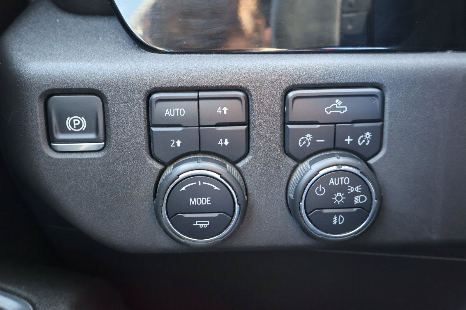Used 2024 Chevrolet Silverado 1500 LT Trail Boss w/ Protection Package AWD/4WD image 34