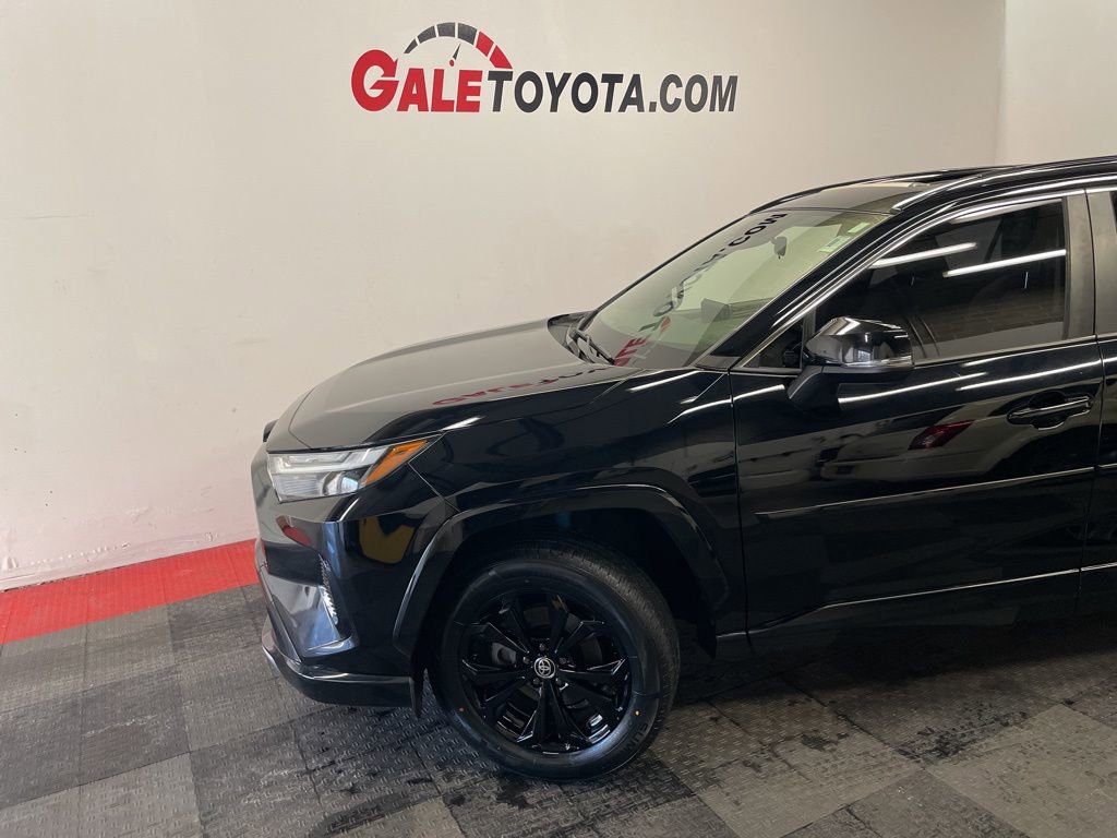 Used 2022 Toyota RAV4 SE w/ Convenience Package image 3