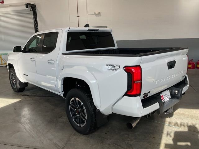 Used 2025 Toyota Tacoma TRD Sport w/ TRD Sport Upgrade Package image 4