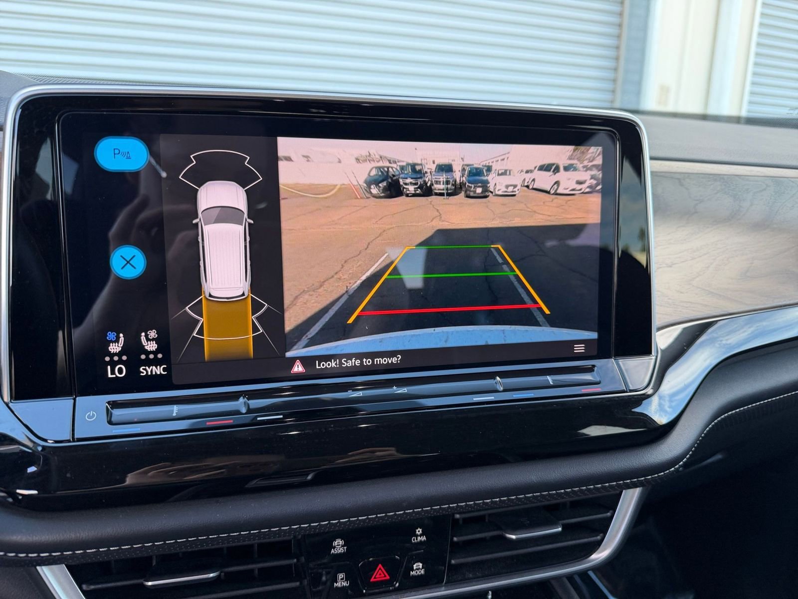 Used 2025 Volkswagen Atlas SE AWD/4WD image 25