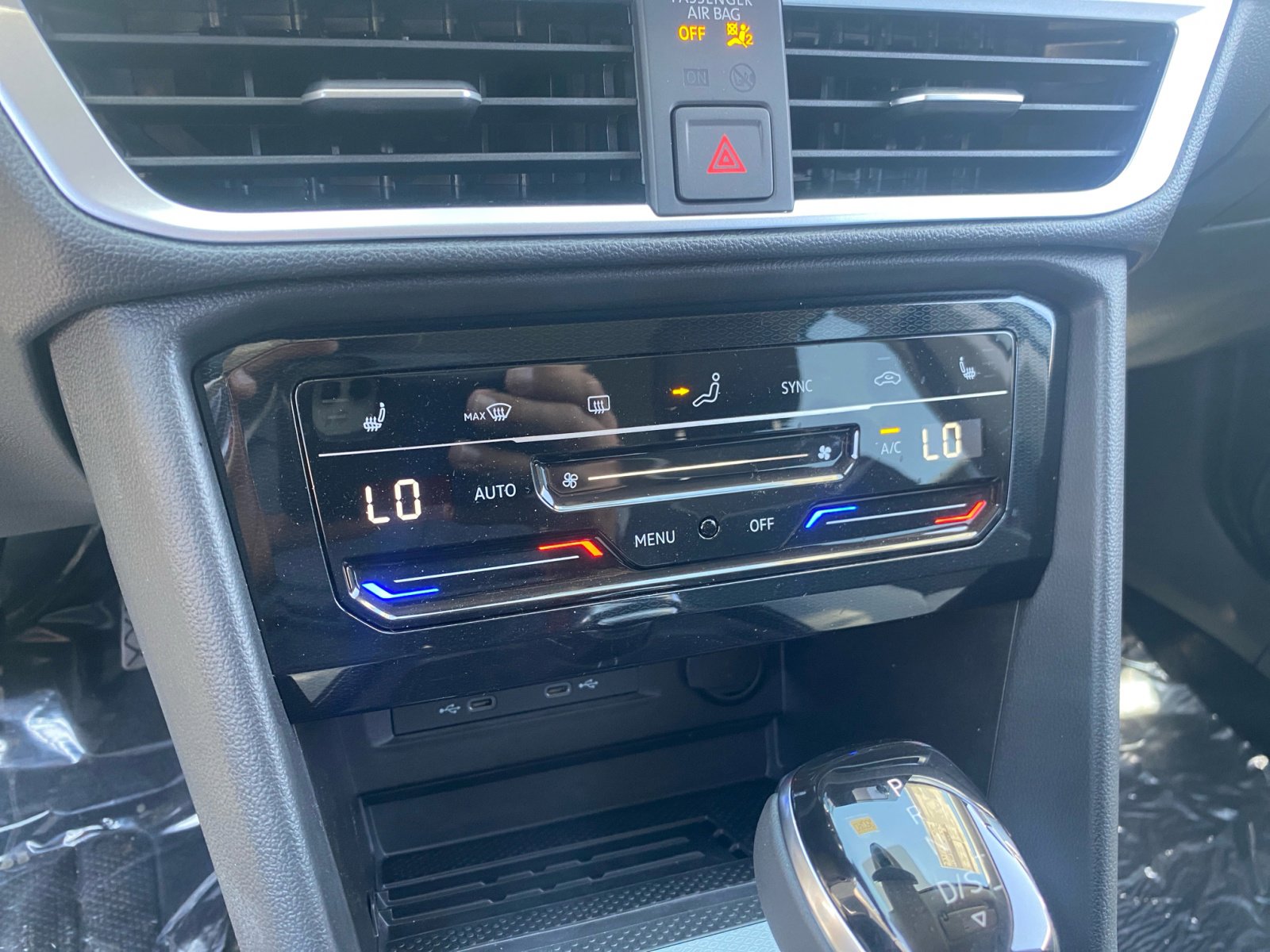 New 2025 Volkswagen Taos SE image 12