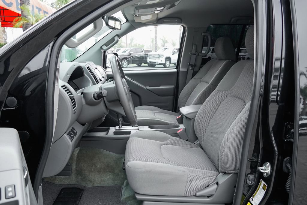 Used 2017 Nissan Frontier SV w/ SV Value Truck Package RWD image 17