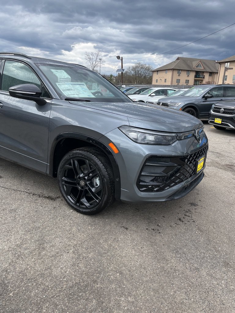New 2026 Volkswagen Tiguan SE R-Line AWD/4WD image 3