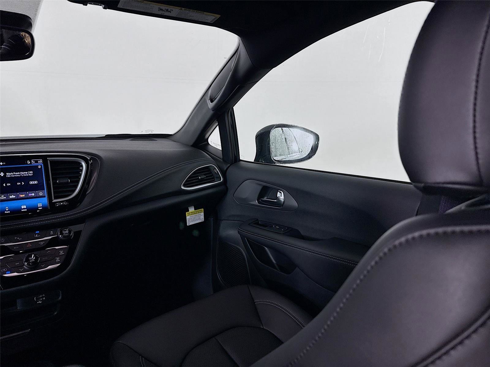 New 2026 Chrysler Pacifica Select image 25