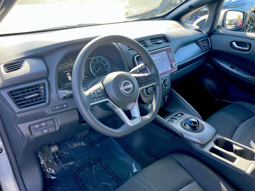 Used 2023 Nissan Leaf S image 2