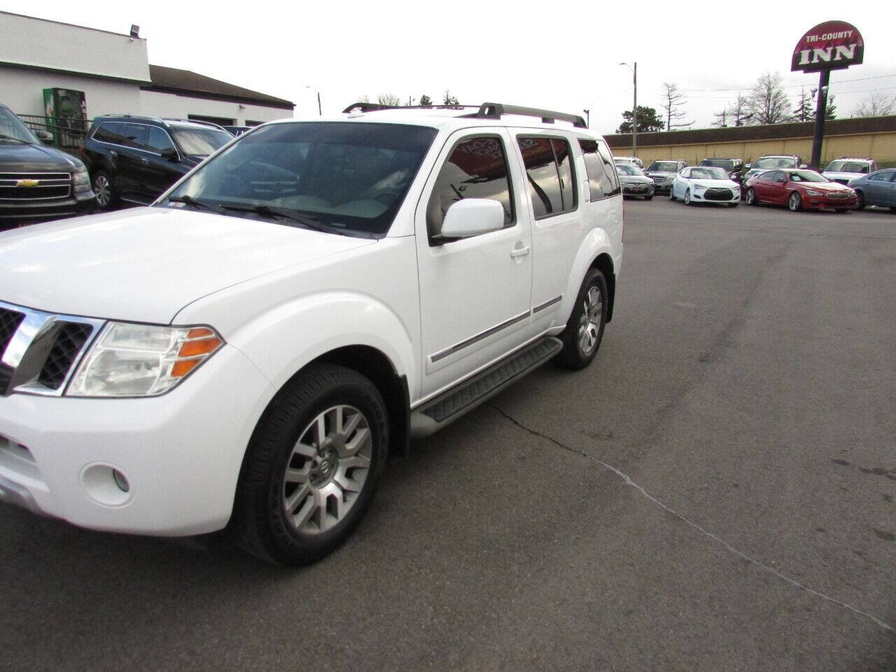 Used 2010 Nissan Pathfinder LE image 42