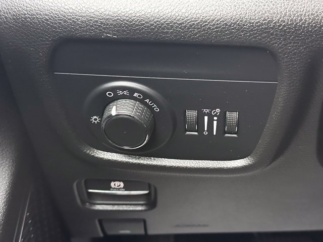 Used 2025 Jeep Grand Cherokee Altitude AWD/4WD image 20