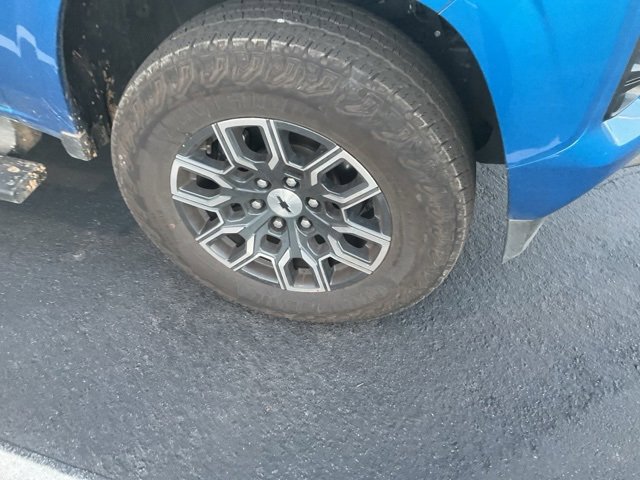 Used 2023 Chevrolet Colorado Z71 w/ Z71 Convenience Package 2 image 3