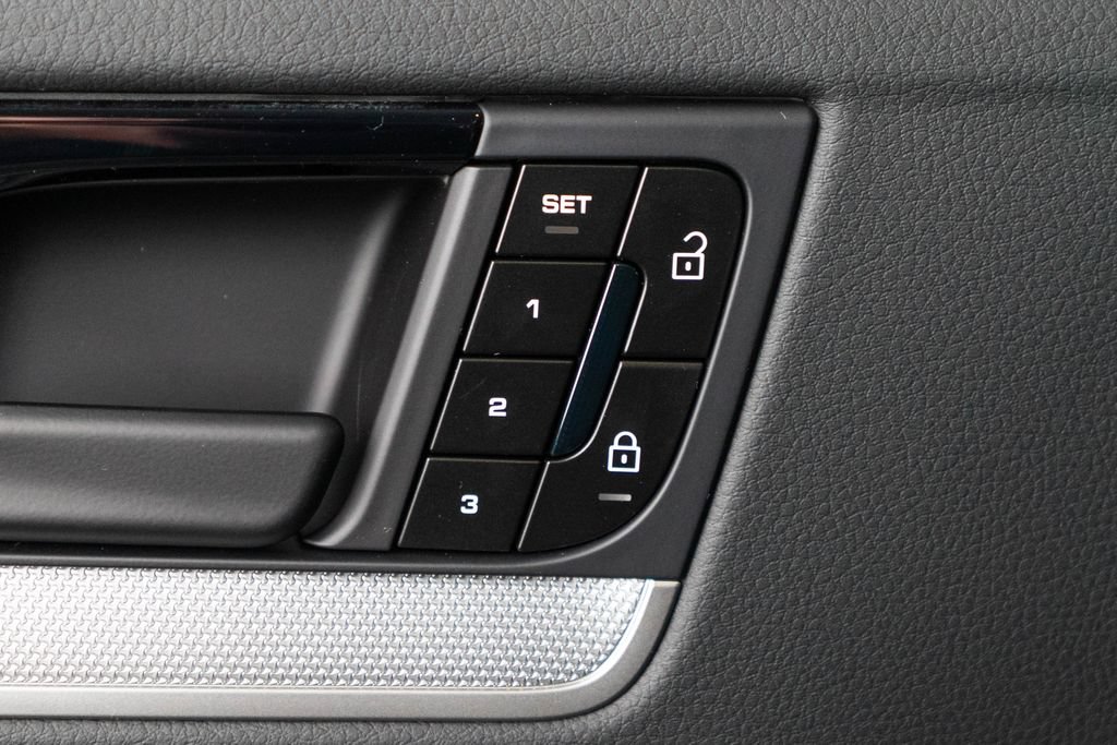 New 2026 Porsche Cayenne Coupe AWD/4WD image 20