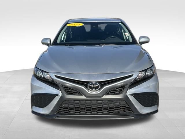 Used 2024 Toyota Camry SE image 2