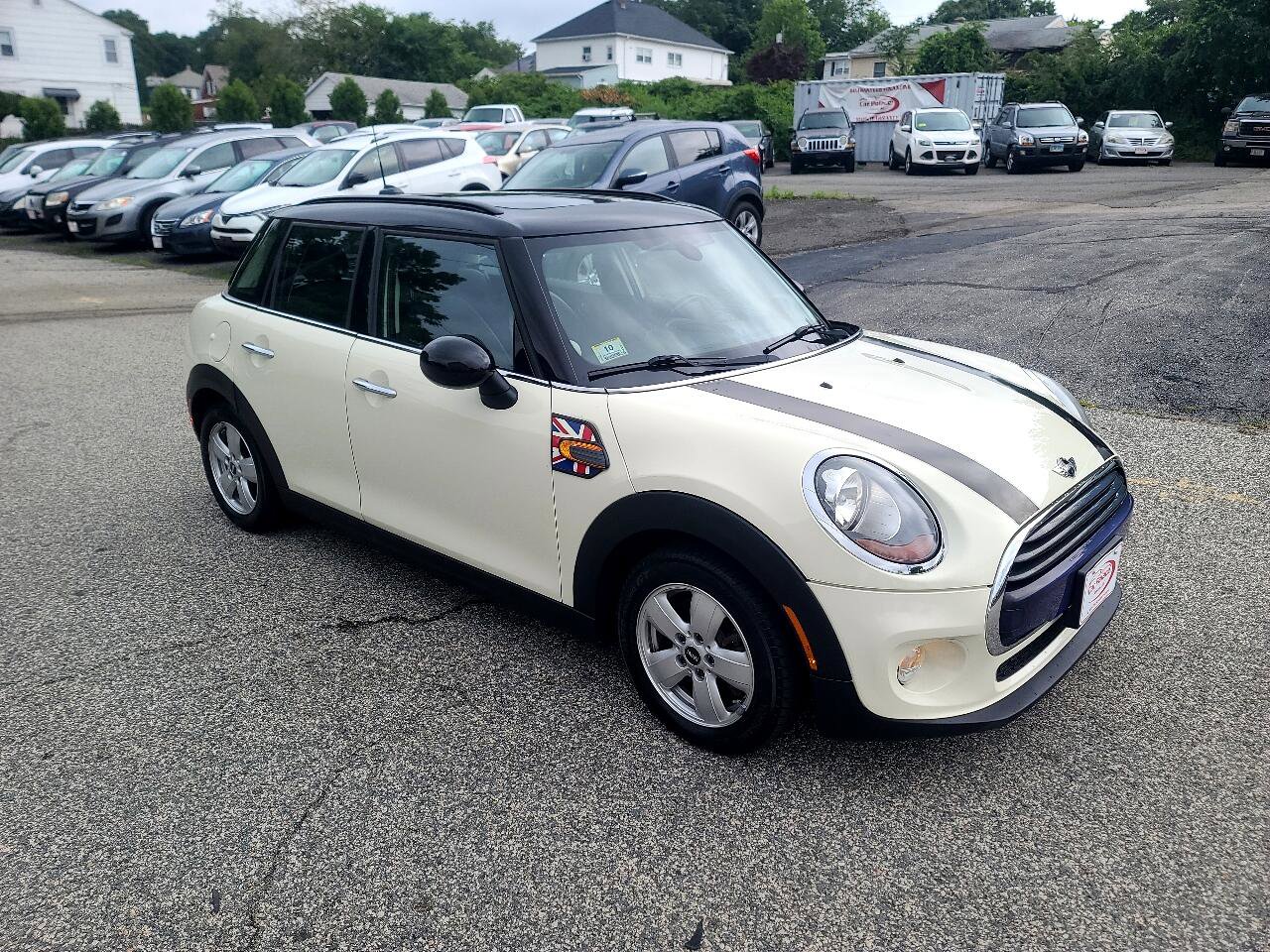 Used 2016 MINI Cooper 4-Door Hardtop image 9