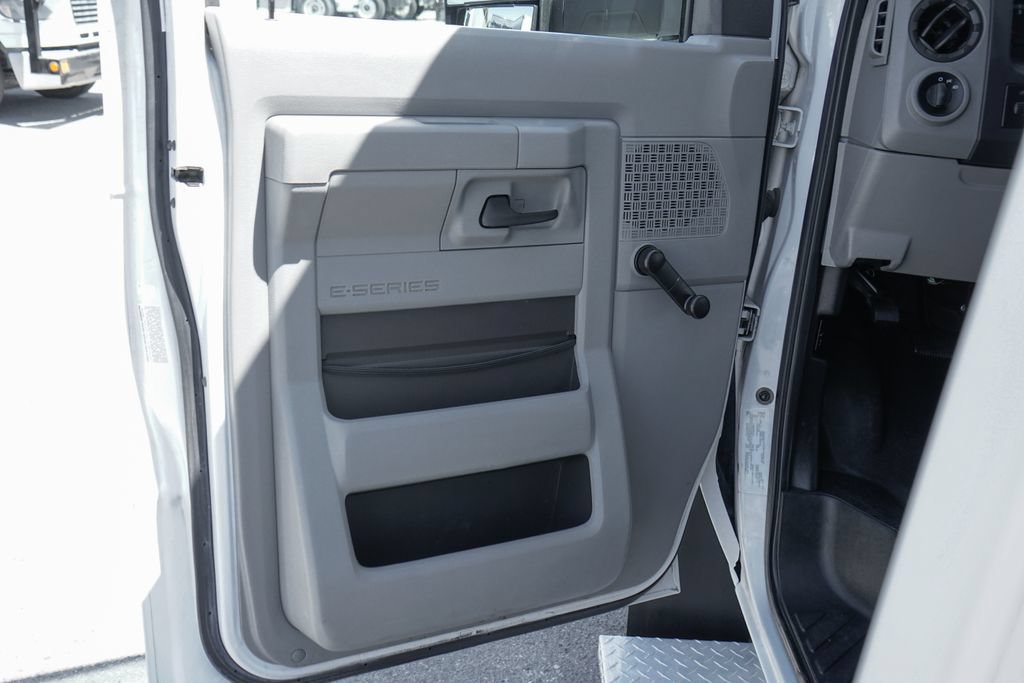 Used 2013 Ford E-450 and Econoline 450 Super Duty w/ Shuttle Bus Prep Pkg RWD image 16