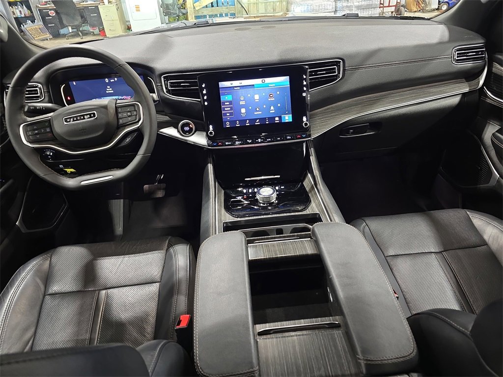 Used 2024 Jeep Wagoneer L Series II w/ Flexible Seating Group image 9