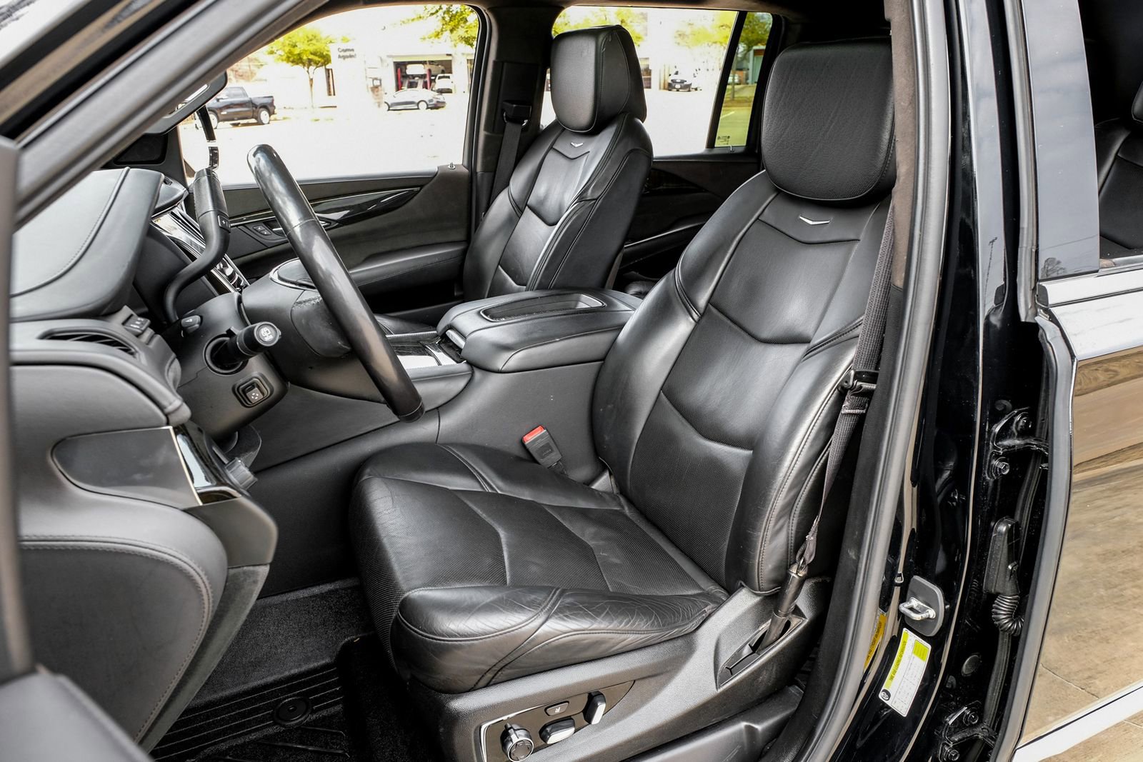 Used 2019 Cadillac Escalade ESV Platinum image 29