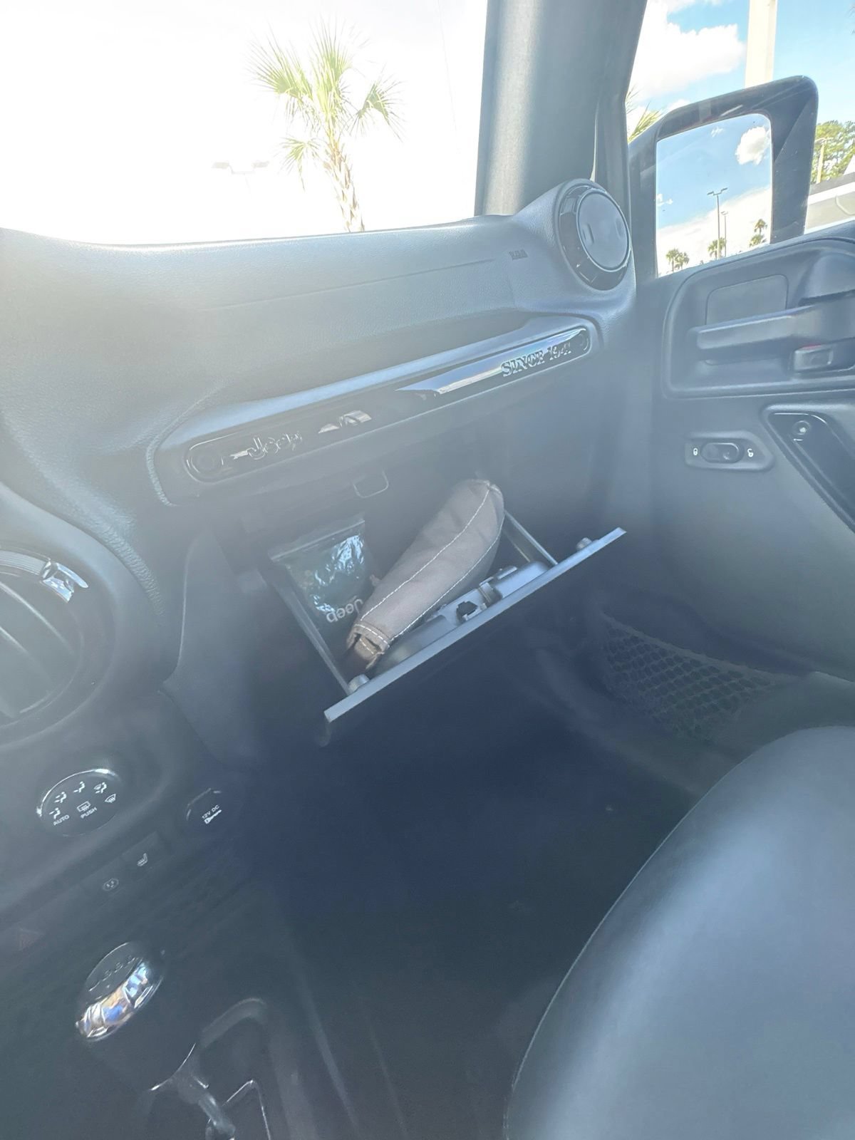 Used 2017 Jeep Wrangler Unlimited Sahara AWD/4WD image 37