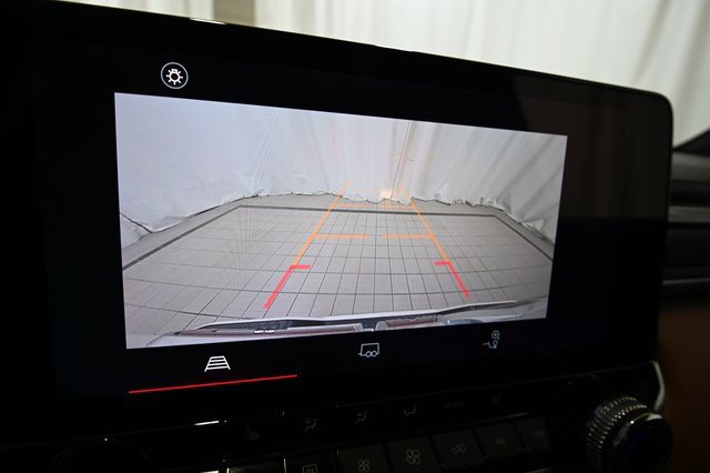 Used 2024 GMC Canyon AT4 image 6