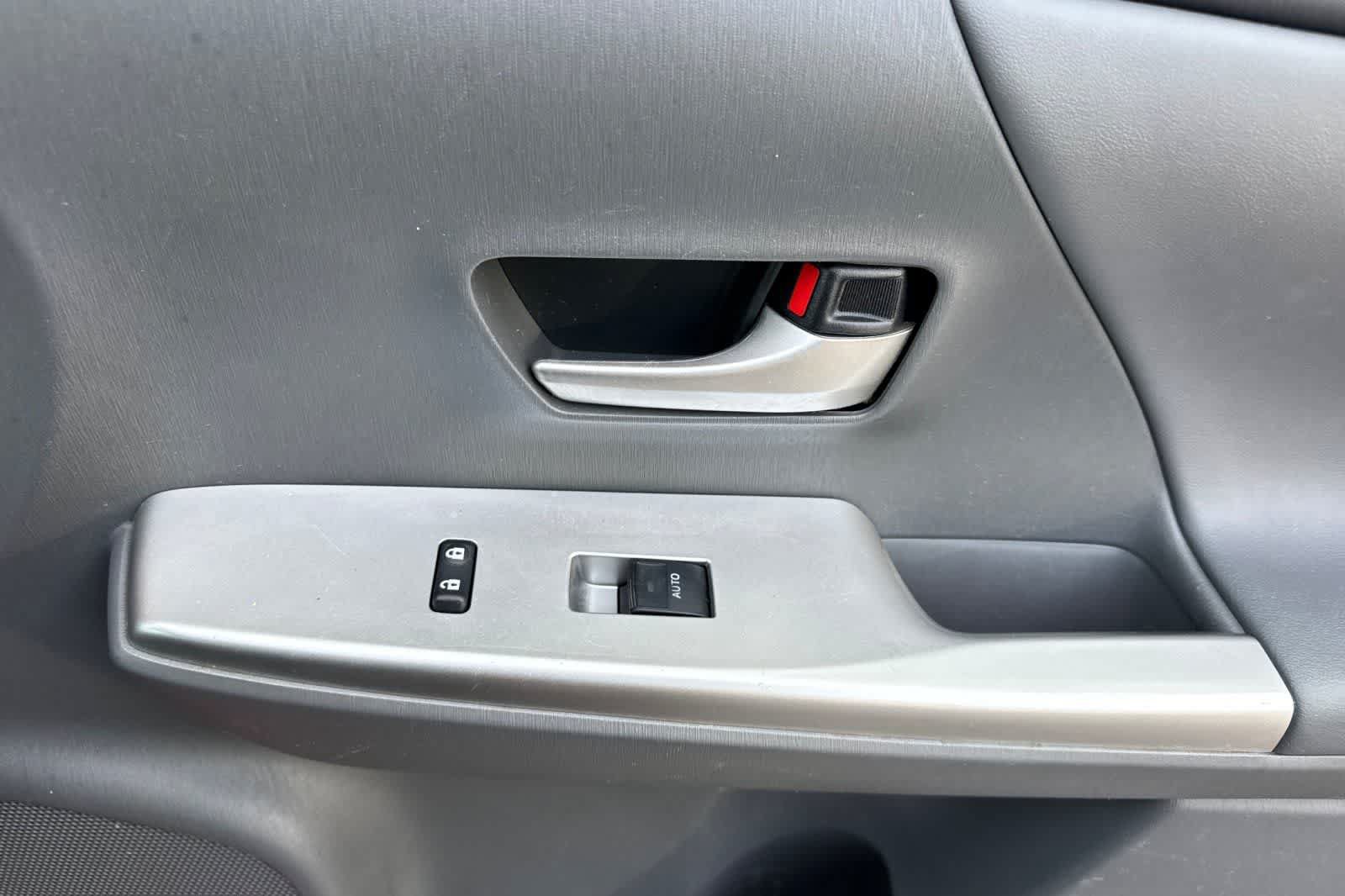 Used 2014 Toyota Prius V Five FWD image 20