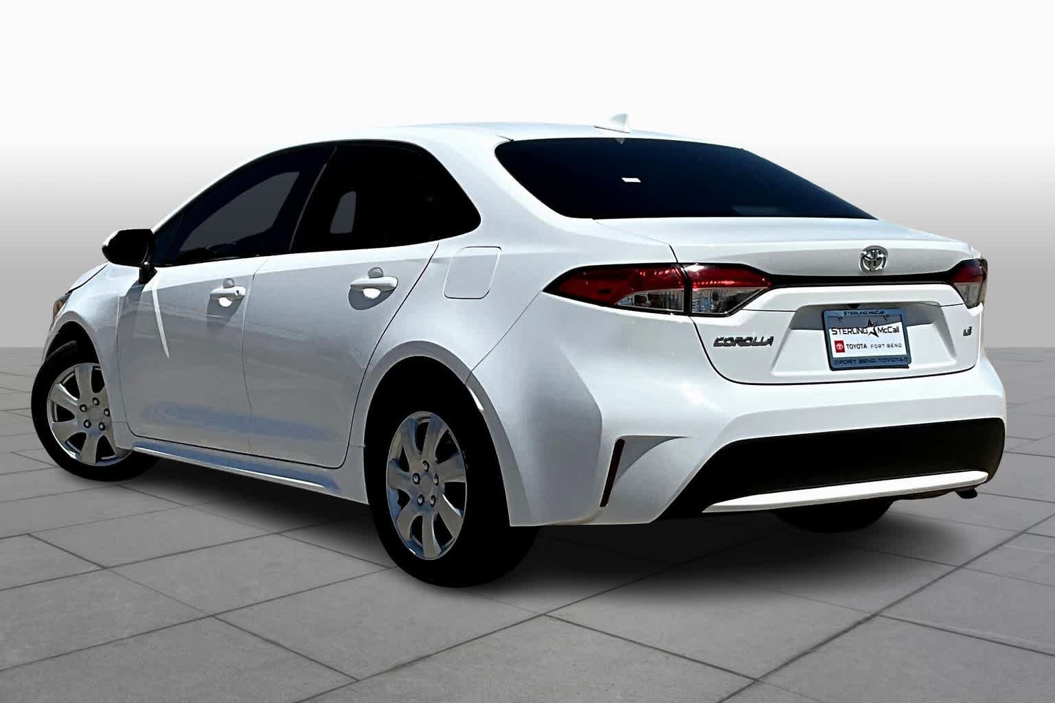 Used 2021 Toyota Corolla LE FWD image 12