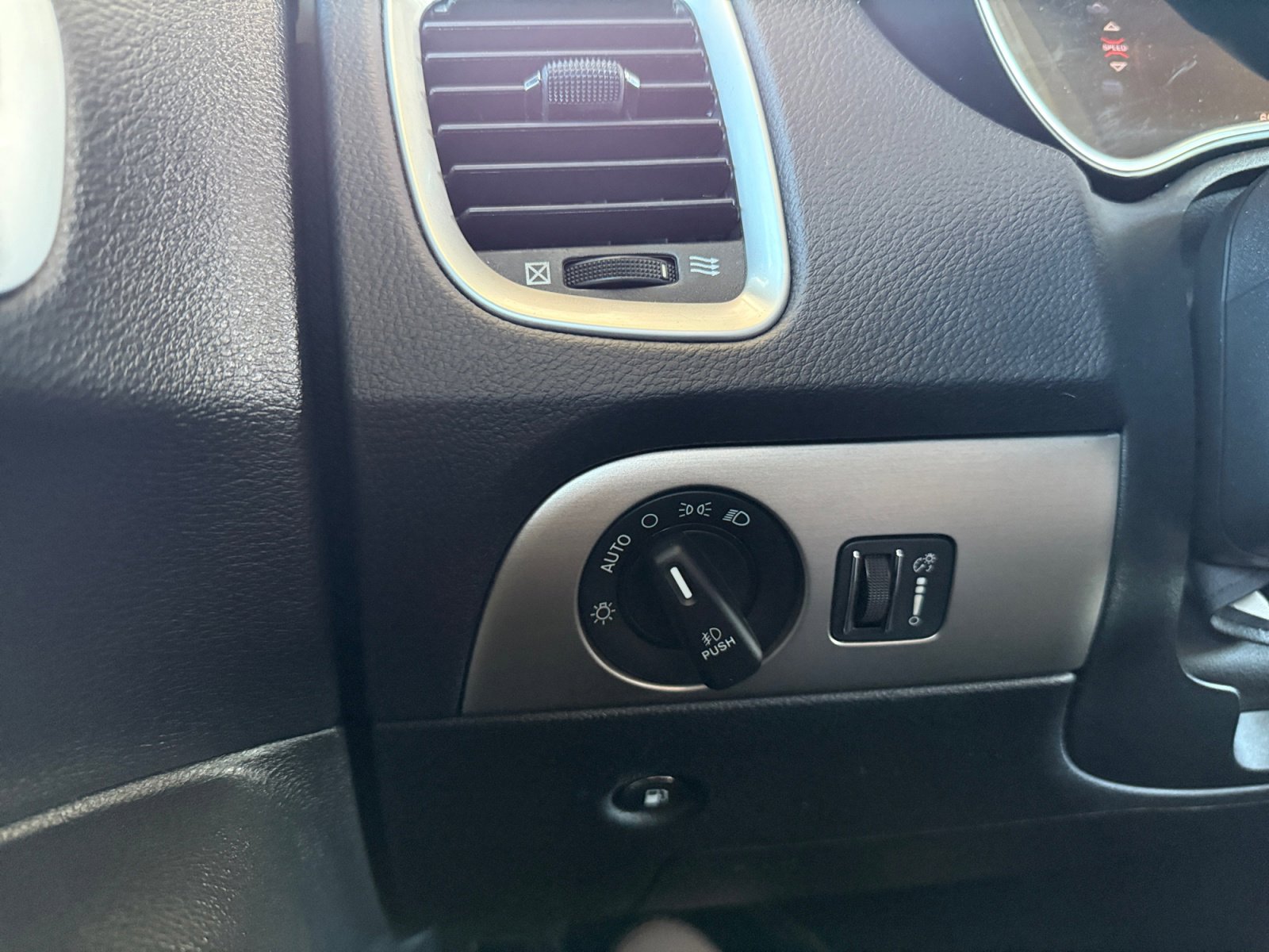 Used 2019 Dodge Durango SXT w/ 3rd Row Seating Group image 20