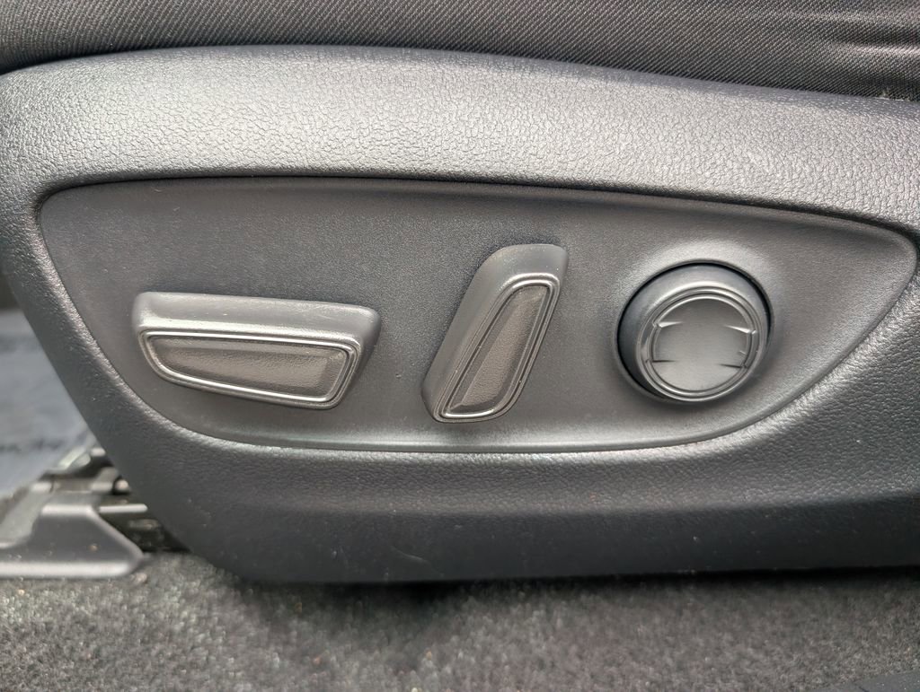 Used 2022 Toyota RAV4 XLE w/ Convenience Package image 17