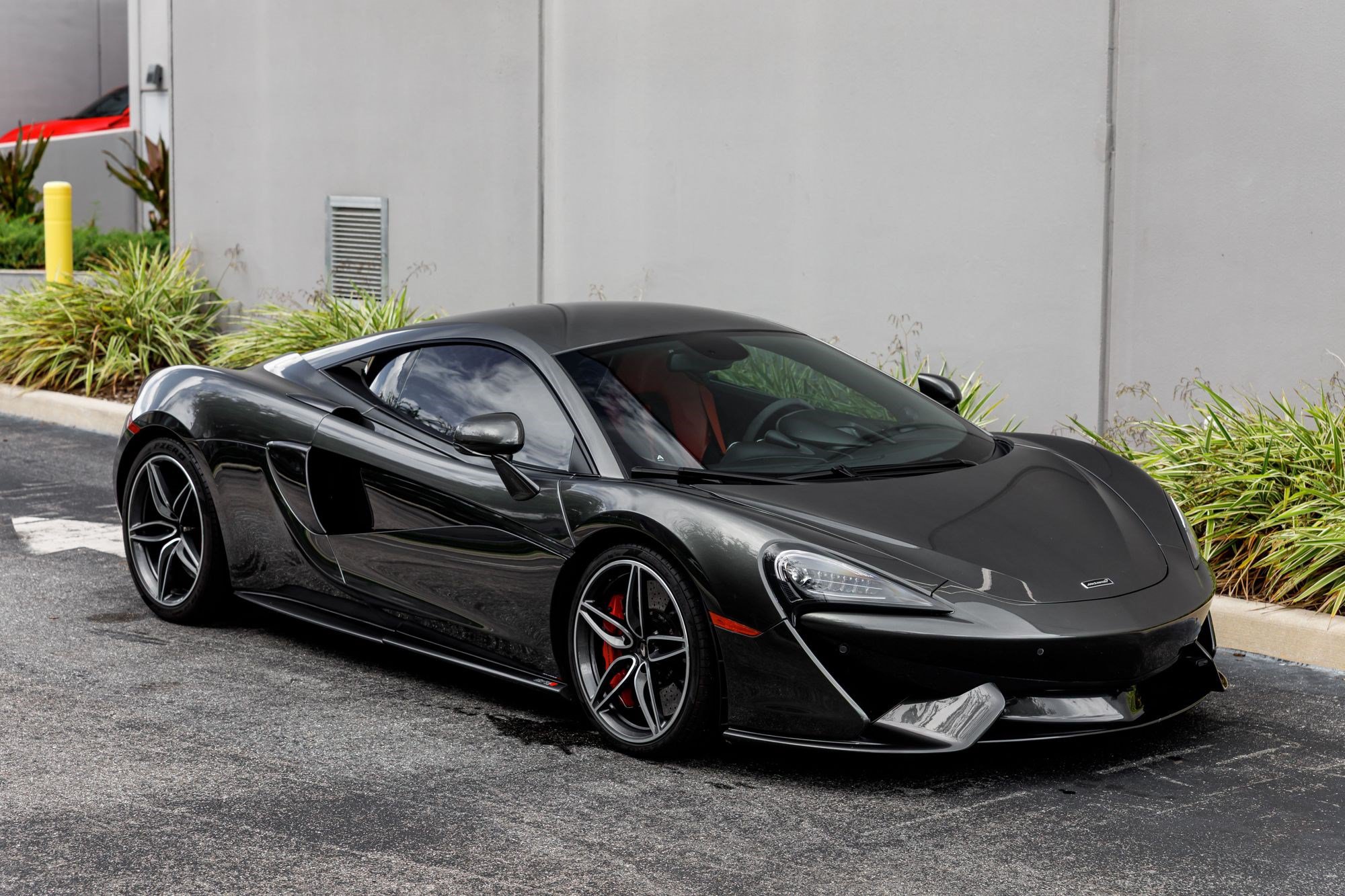 Used 2019 McLaren 570S Coupe RWD image 7