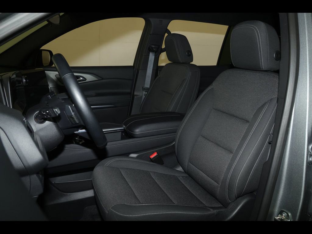 Used 2025 Chevrolet Traverse LT image 24
