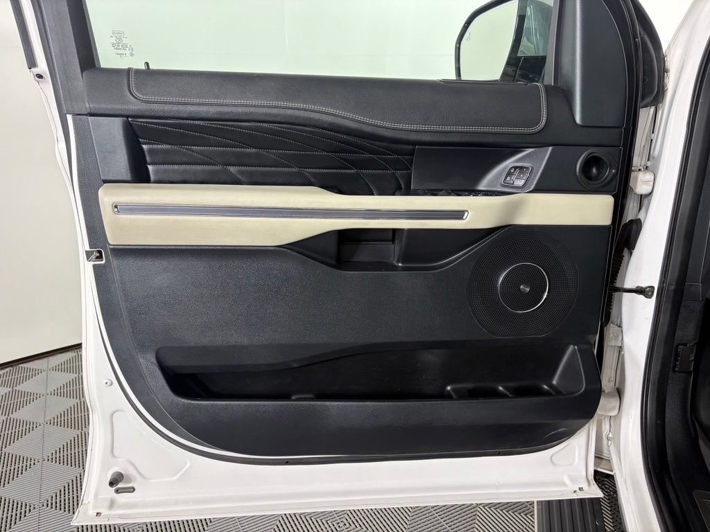 Used 2019 Ford Expedition Platinum AWD/4WD image 13