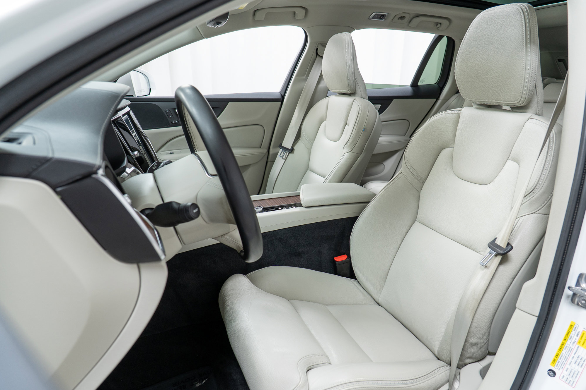 Used 2020 Volvo V60 T5 Cross Country image 13